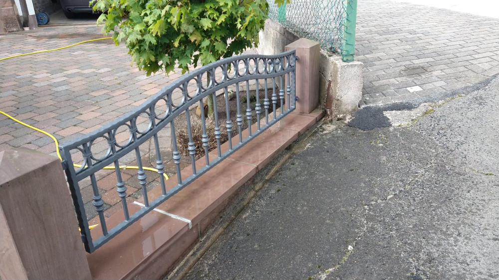 Moderne Metallzäune – Stabilität und Stil